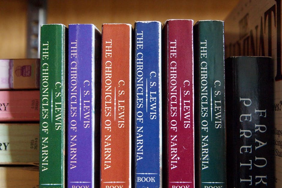 Copertine colorate de Le Cronache di Narnia di C.S. Lewis, capolavori letterari che hanno segnato generazioni di lettori.