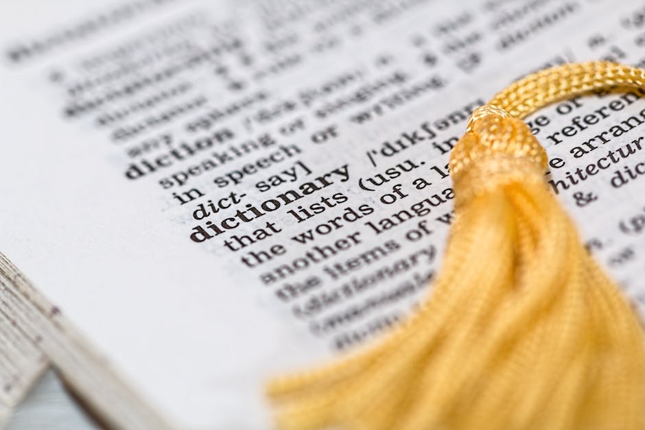 Definizione di retta: immagine di un dizionario aperto alla parola dictionary, utile per comprendere il significato geometrico.