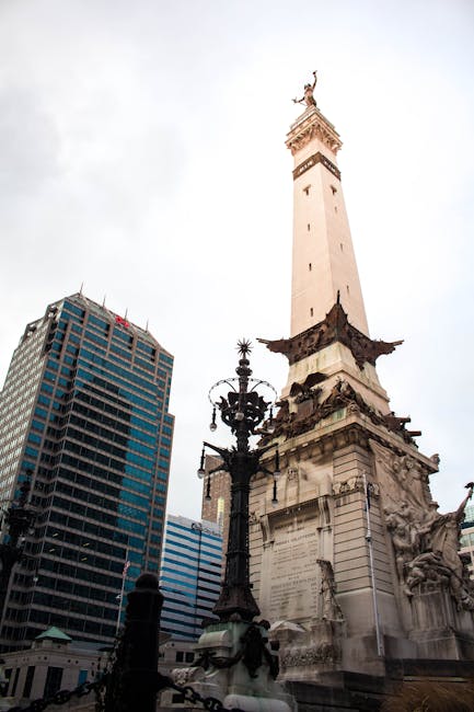 Area del cerchio e architettura: Indianapolis Monumento e grattacielo a Indianapolis, concetto di area del cerchio applicata all'urbanistica e architettura, calcoli geometrici