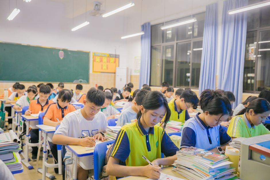 Spesa per l’Istruzione al 4% del PIL: la scuola secondaria cresce di 10 miliardi in dieci anni, dati ISTAT