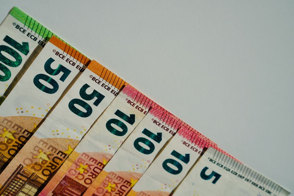 Il futuro del contante europeo: la BCE svela i bozzetti per le nuove banconote euro