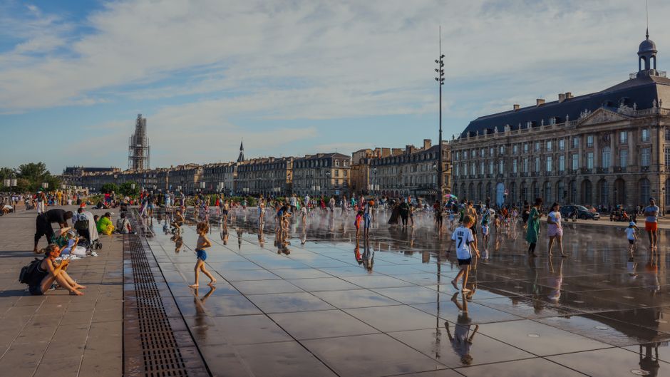 Caldo record in Francia: 1.352 scuole chiuse e stop agli esami pomeridiani per la maturità