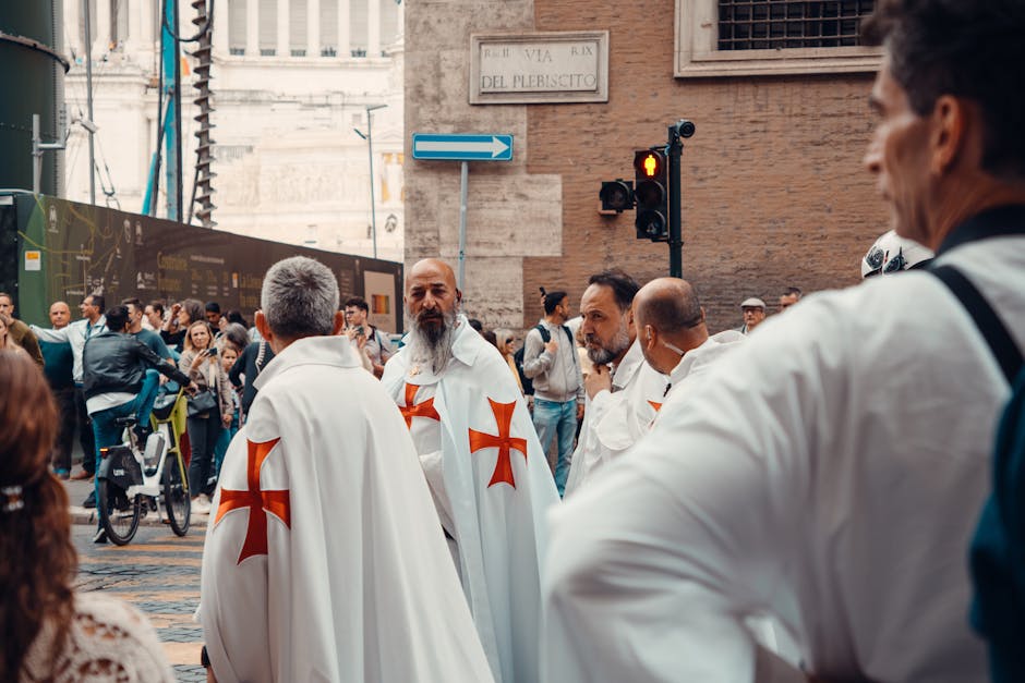 Cavalieri Templari moderni a Roma durante un evento storico legato alla Prima Crociata e al suo significato culturale