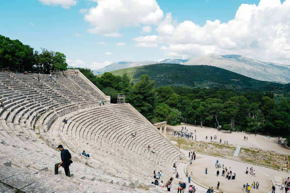Teatro di Epidauro, Grecia: esempio di architettura greca antica e luogo storico di importanza culturale per l'articolo.