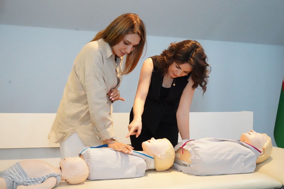 Primo soccorso a scuola: Heimlich insegnato e otto ore di formazione per gli studenti nei percorsi formazione-lavoro