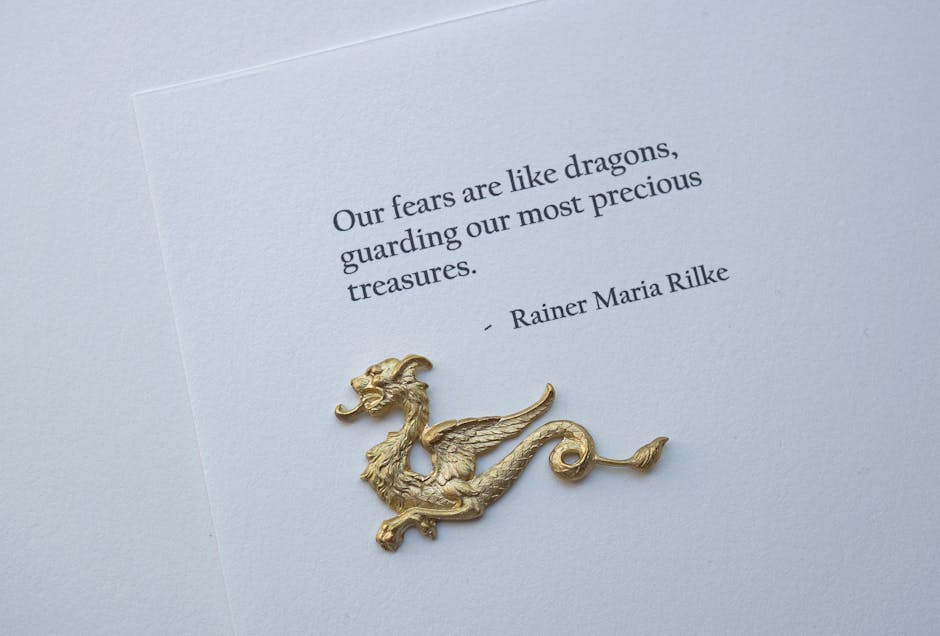 Citazione di Rilke con drago dorato: metafora della circonferenza come protezione dei tesori interiori, significato profondo e simbolico.