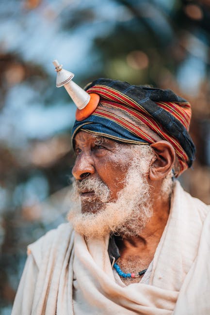 Ritratto di uomo anziano con turbante tradizionale e barba bianca, simbolo di saggezza e cultura a Ravenna nel 1321.