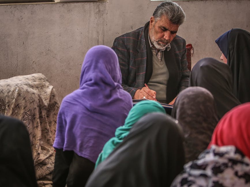 Afghanistan: 3,8 milioni di ragazze senza banchi nel 2024 e un calo del 9% degli insegnanti in due anni