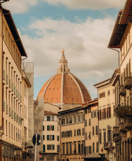 Firenze nel 1265: vista della cupola del Brunelleschi tra gli edifici storici, simbolo di trasformazione culturale e artistica della città.