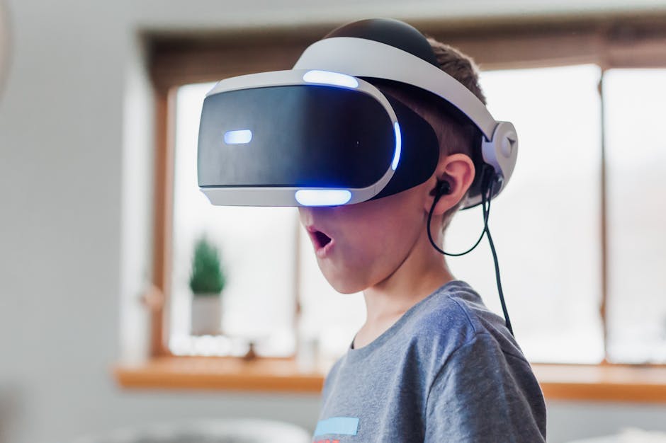 Bambino stupito che sperimenta la realtà virtuale con visore VR, apprendimento immersivo e coinvolgente per bambini
