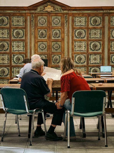 Trentaquattro anni senza Giovanni Falcone: duemila studenti abbracciano il Tribunale di Palermo