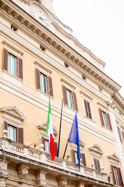 Festa del Lavoro 1° maggio: bandiere italiane ed europee sugli edifici pubblici, anche nelle scuole