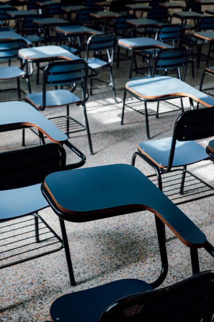 Tentativo di accoltellamento al docente nel Trapanese: minore non pentito e il ruolo dei social