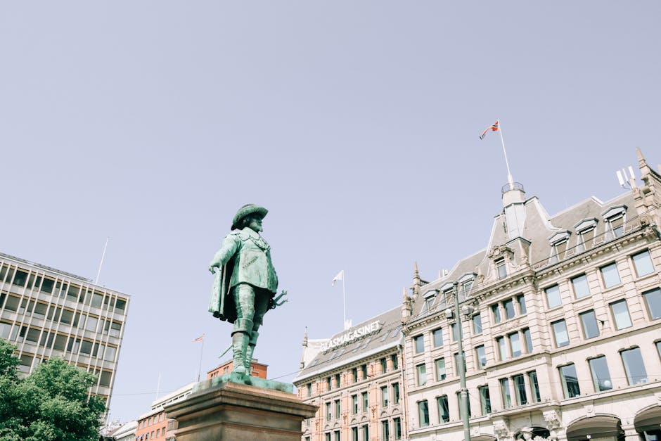 Statua storica a Oslo: paralleli con Clemente VII Statua di figura storica a Oslo, Norvegia, contesto storico e religioso simile all'Antipapa Clemente VII