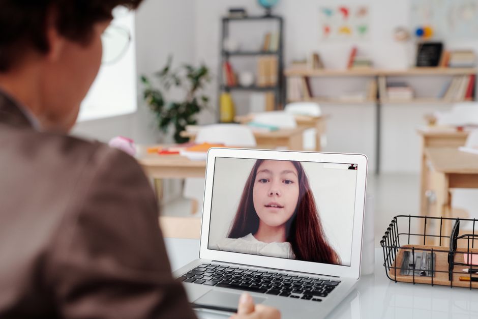 Violenza minorile e radicalizzazione online: cosa sta cambiando per docenti e scuole