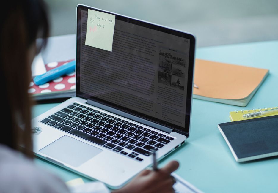 Collegi online e sedute deliberative a distanza: la nuova disciplina per il lavoro agile dei docenti
