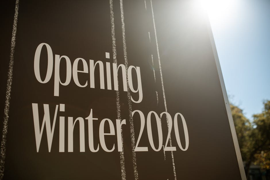 Apertura Inverno 2020: Riforme Scolastiche in Italia Insegna Opening Winter 2020, simbolo di un anno di cambiamenti e nuove sfide nel sistema scolastico italiano. Riforme e innovazione.