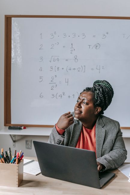 Collegi docenti online: la sfida tra efficienza logistica e tutela della democrazia scolastica