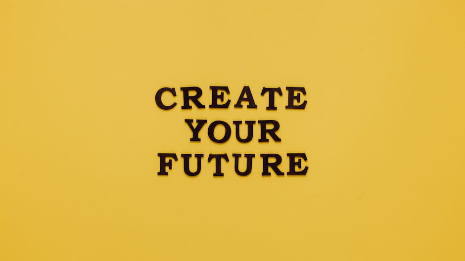Crea il tuo futuro: visualizzazione positiva per una vita migliore. Pensiero positivo e realizzazione personale su sfondo giallo.