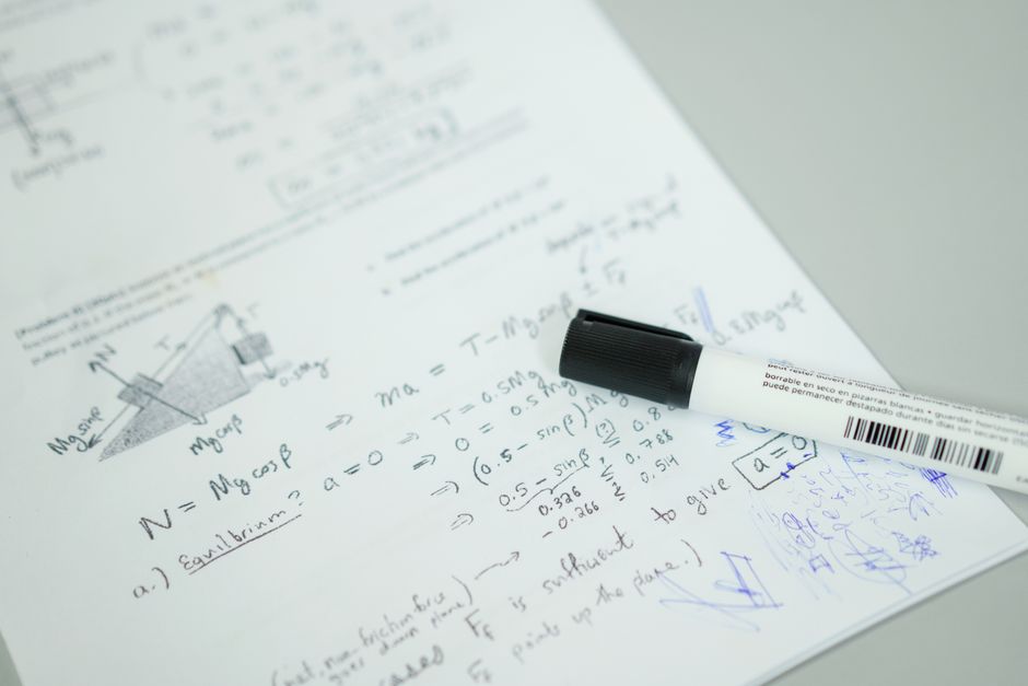 Maturità 2026: la seconda prova di Matematica per il Liceo Scientifico tra rigore teorico e applicazioni pratiche