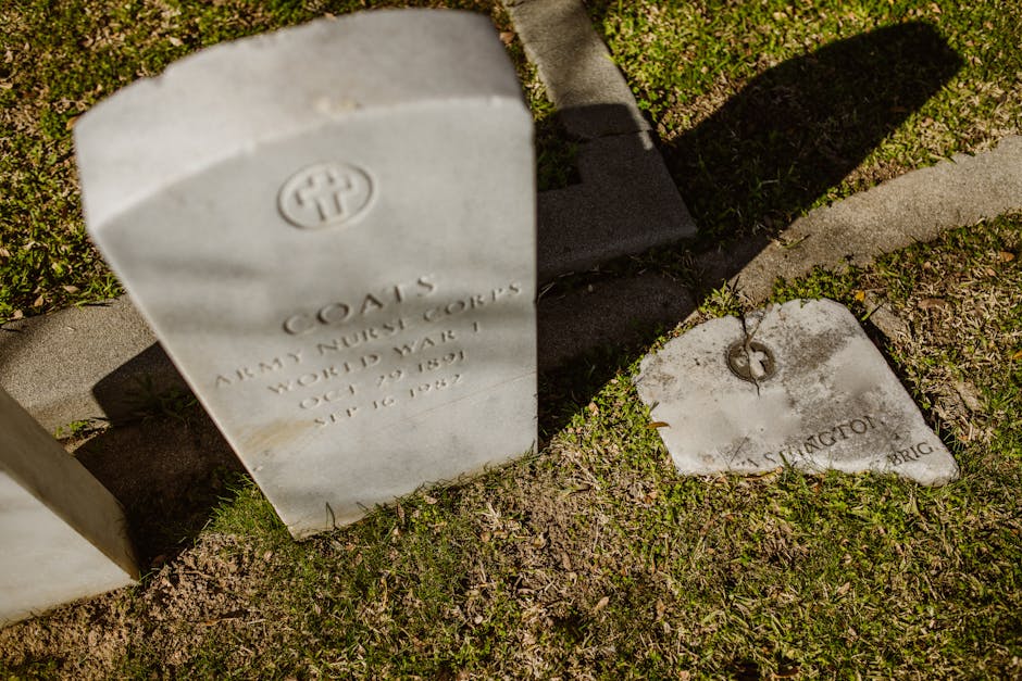 Tombe di soldati americani, ricordo dei caduti e riflessione sulla vita eterna, in memoria di Giovanni Paolo II.