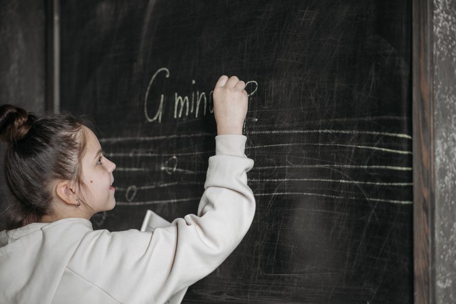 Rescolarizzazione. Per una teoria glottolinguistica e sociolinguistica dell’educazione democratica contro le derive identitarie e la semplificazione del reale