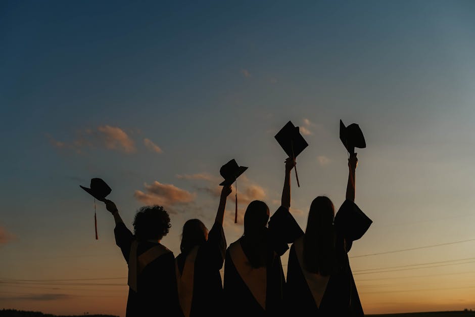 Studenti laureati celebrano il successo accademico dopo aver superato il TOLC, guardando al futuro con ottimismo e speranza.
