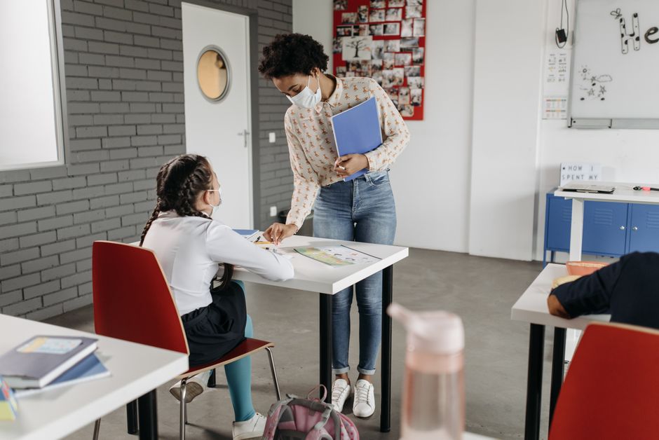 Educazione affettiva in Italia: servono psicologi scolastici e protocolli chiari nelle scuole