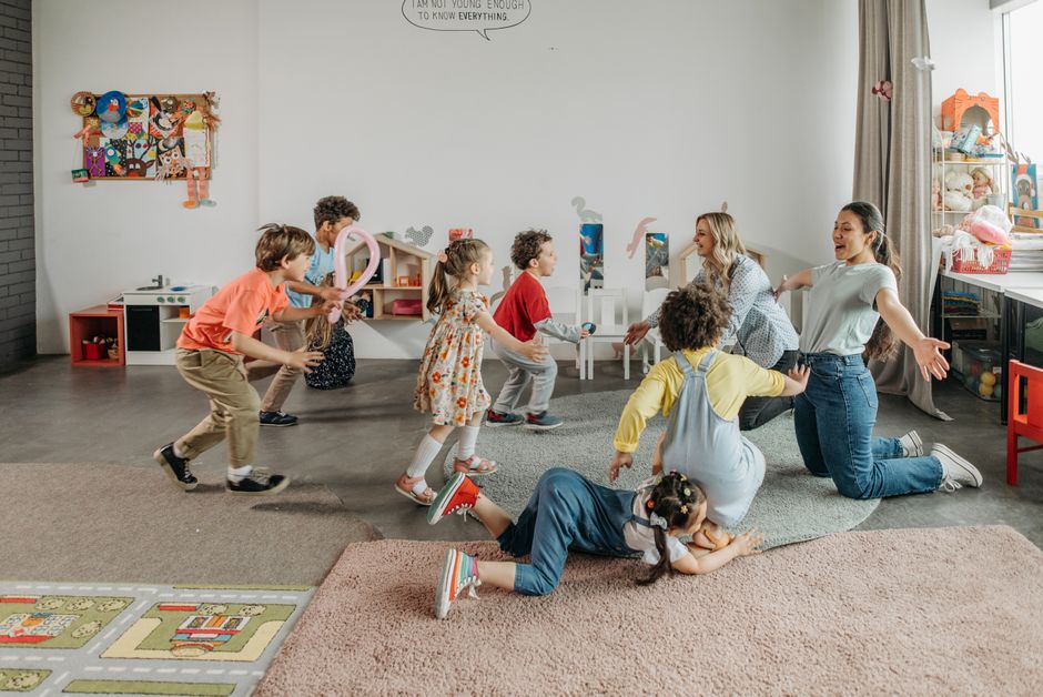 Emergenza caldo nelle scuole dell'infanzia di Milano: la protesta dei genitori contro le "aule-sauna"