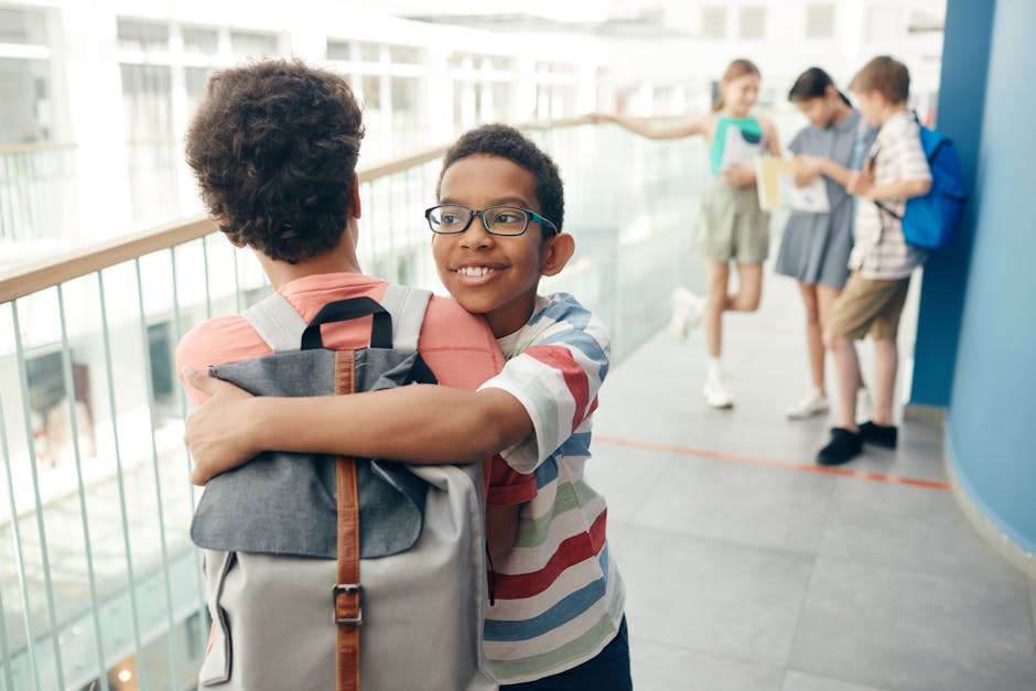 Si presenta in una scuola per incontrare un’amica e aggredisce un collaboratore scolastico di 63 anni: denunciato