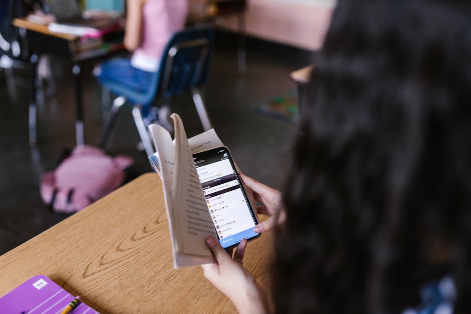 Valditara: alleanza scuola famiglia e divieto di cellulari under 15 dopo l'aggressione di uno studente di 11 anni