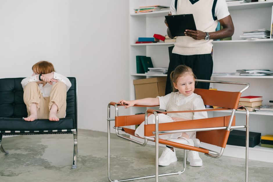 I pericoli psicologici della pubblicazione delle pagelle dei figli sui social