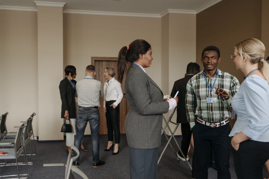 Personale ATA in formazione: gruppo di lavoro durante un corso di aggiornamento professionale per la scuola con questionari e risorse formative.