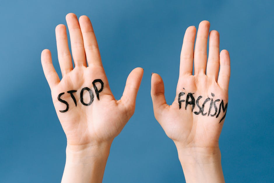 Siena: tredici studenti denunciati per apologia di fascismo e odio raziale; l'allarme nasce da una segnalazione di un genitore