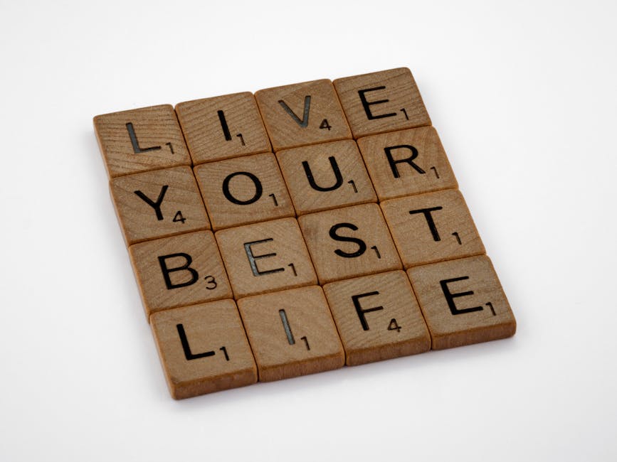 App universitarie per la gestione del tempo: Scrabble con la frase 'Live Your Best Life', metafora per ottimizzare la vita accademica.