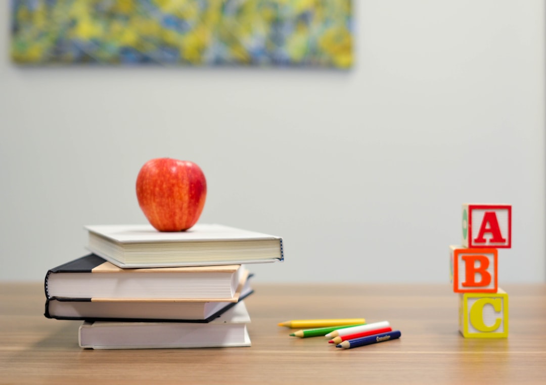 Riforma del sistema educativo e del lavoro: le proposte di Roberto Vannacci per una scuola selettiva e il libretto di lavoro a 14 anni