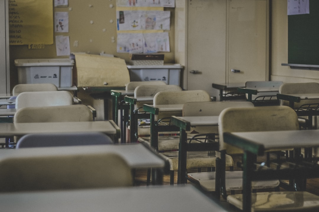 Il declino delle autonomie scolastiche: 3.367 posti persi e il blocco dei diritti nazionali per docenti e ATA