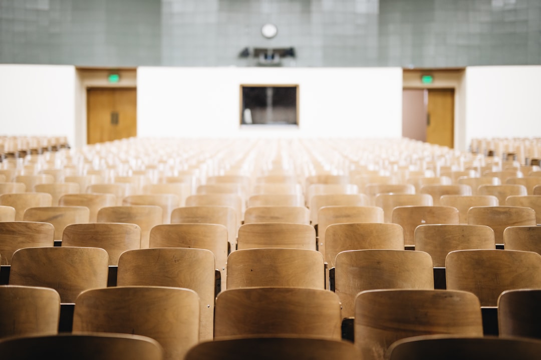 Sfide e Soluzioni nelle Metodologie Didattiche per l'Educazione degli Adulti