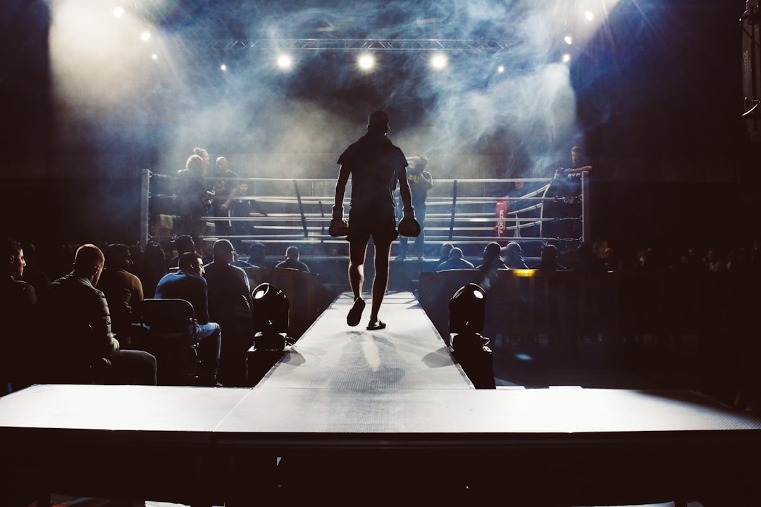 Incontro di boxe durante la ricreazione: quali sanzioni rischiano gli studenti