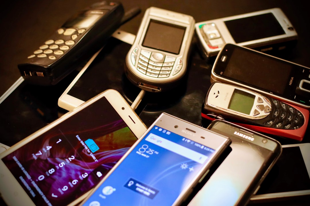 Smartphone ai minori di 14 anni, il percorso legislativo per il divieto e la tutela dalle dipendenze digitali