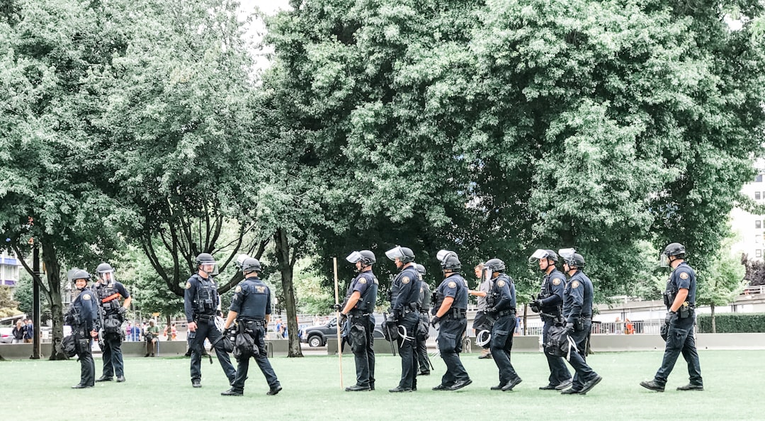 Come rafforzare la sicurezza davanti all’istituto: tre azioni concrete per prevenire episodi di violenza