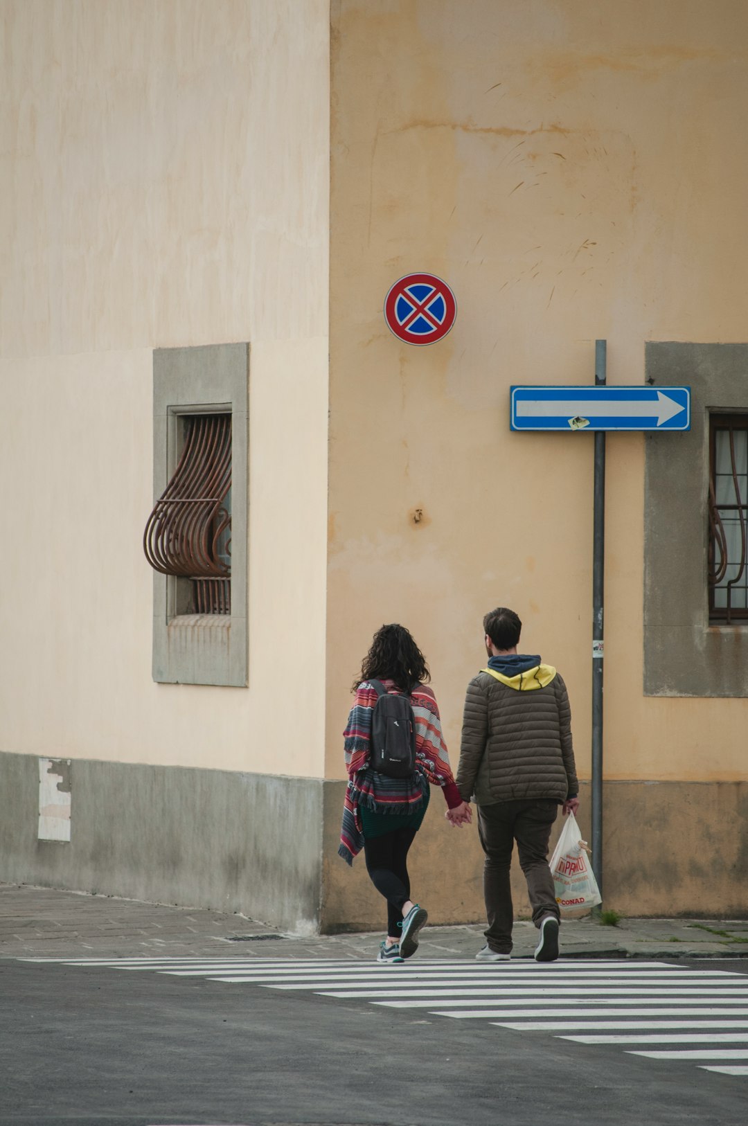 Criticare la scuola sui social può costare: cosa insegna la condanna da 200 euro