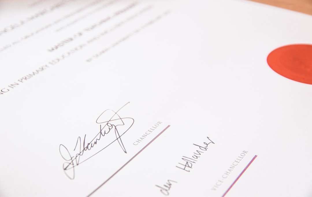 Documento ufficiale con sigillo e firme, relativo al contratto scuola e al pagamento di ore eccedenti e supplenze brevi