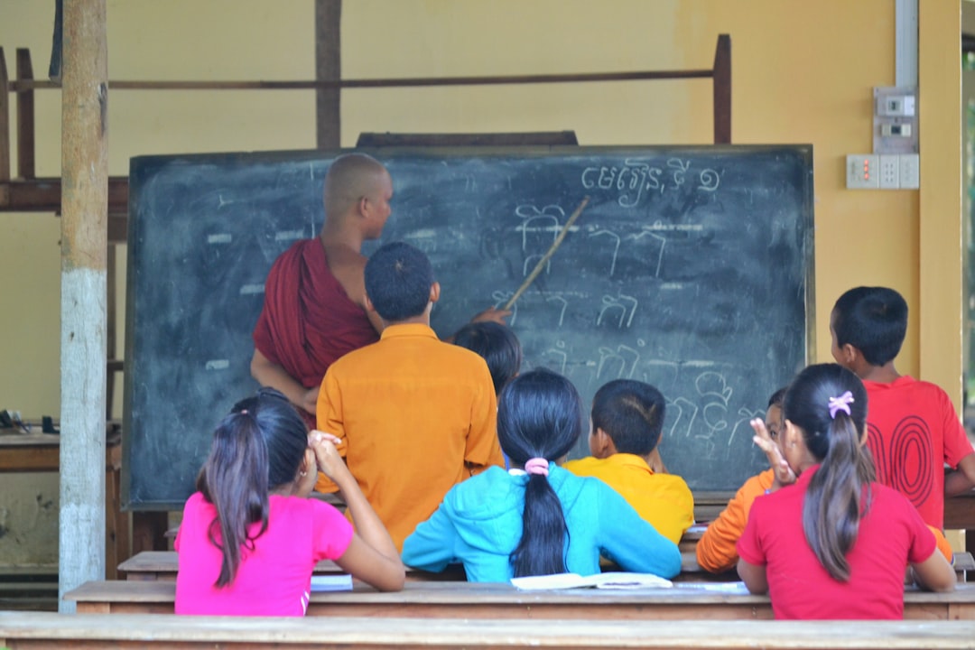 Dispersione scolastica: strumenti concreti e strategie pratiche per docenti nel progetto SCIREARLY contro l’abbandono