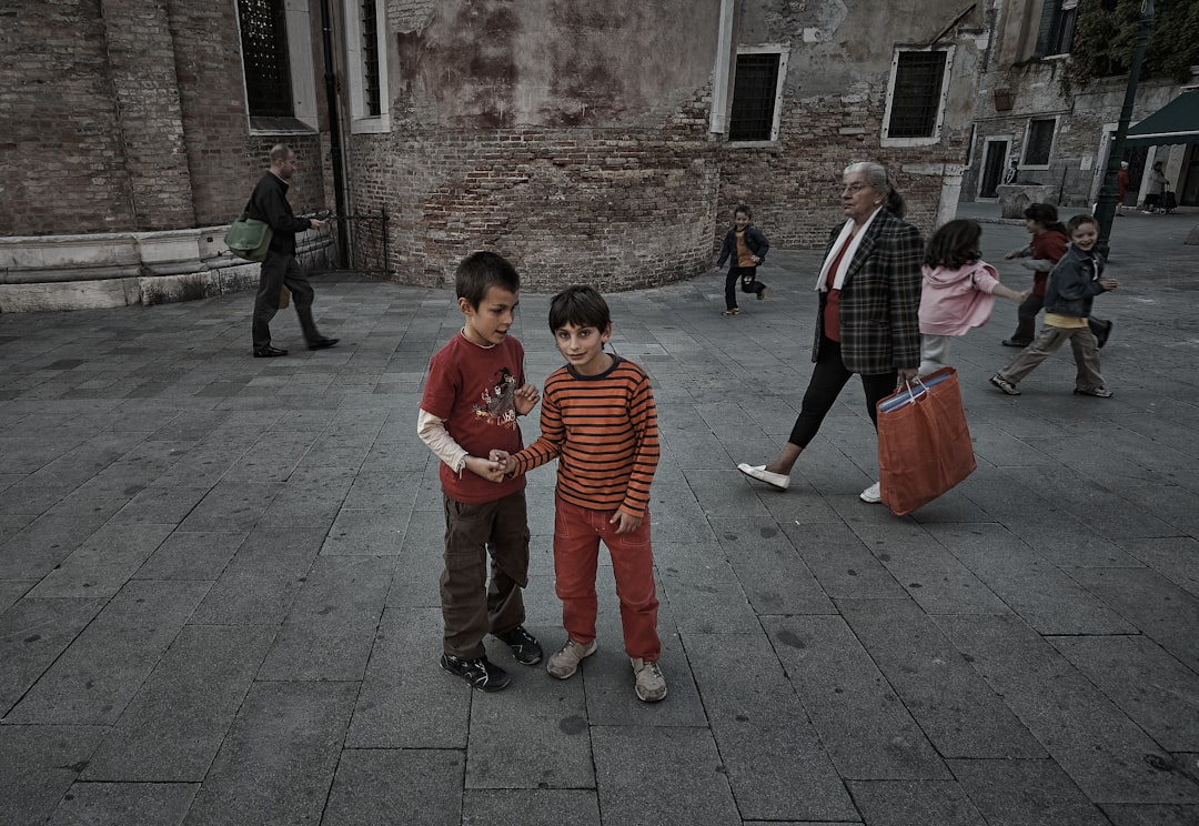 Lavoro minorile in Italia: un adolescente su cinque lavora. Save the Children chiede dati aggiornati e piani personalizzati