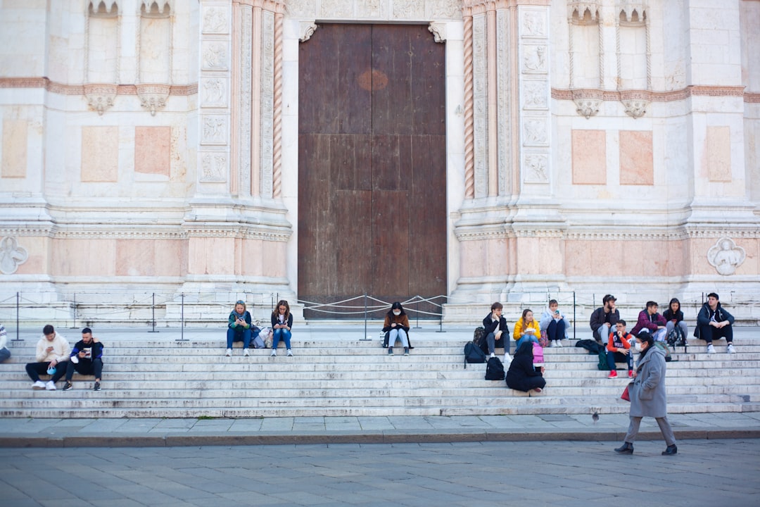 Abbandono scolastico in Italia: come la licenza media dei genitori influenza i percorsi formativi dei giovani