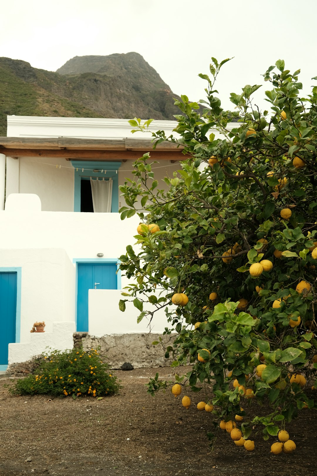 Protesta degli studenti alle Eolie: scuola occupata a Lipari per denunciare aule inagibili e diritti negati