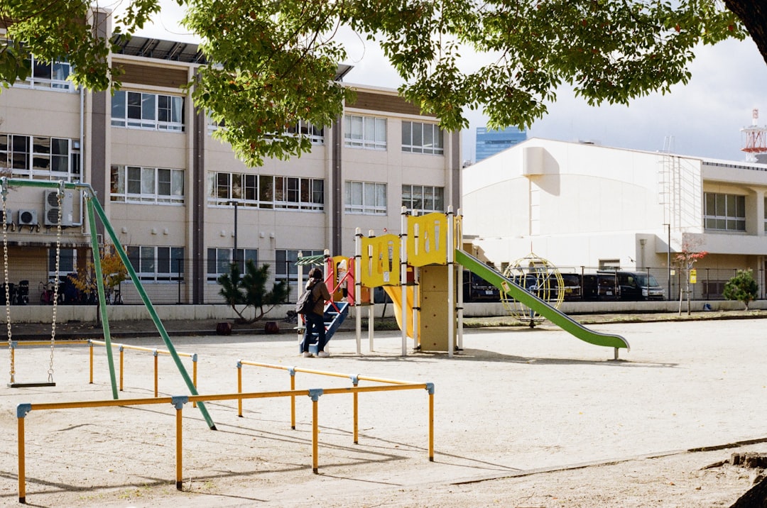 Buono scuola per le paritarie: 1.500 euro a famiglia in fase iniziale, risorse limitate e platea non universale